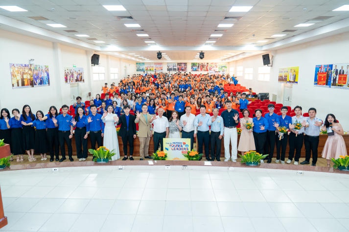 Trần Mỹ Uy - sinh viên Khoa Marketing - Kinh doanh quốc tế giành Quán quân cuộc thi HUTECH Young Leaders 2024 337