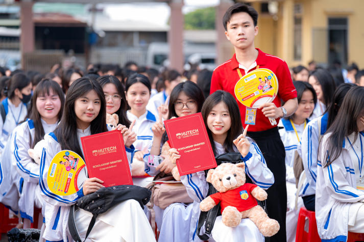 [Ảnh] HUTECH Scholarship Tour 2026 “phủ sóng” học bổng xuyên Việt,  tiếp sức sĩ tử chạm tương lai 263