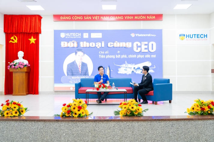 “Sếp lớn” đến tận trường truyền bí kíp nghề nghiệp: đặc quyền của sinh viên HUTECH 48