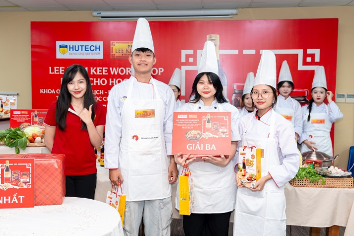 Bếp trưởng 5 sao đứng lớp, sinh viên Quản trị nhà hàng học nghề từ căn bếp thật 63