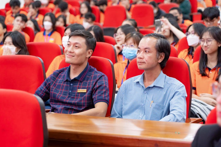 Sôi nổi buổi gặp gỡ, chào đón tân sinh viên Khoa Truyền thông và Thiết kế HUTECH 54