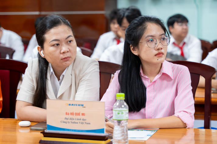 Sinh viên Khoa Trung Quốc học tham gia phỏng vấn trực tiếp cùng nhà tuyển dụng 48