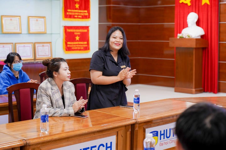 Bạn Nguyễn Hồng Đức và 40 sinh viên tiêu biểu HKI năm học 2022 - 2023 được Khoa Dược tuyên dương, khen thưởng 21
