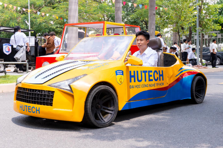 HUTECH TECHSHOW 2025: Nearly 3,000 open job opportunities, 370 graduation projects on display 146