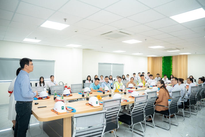 HUTECH Faculty of Pharmacy students visited Phytopharma JSC 54