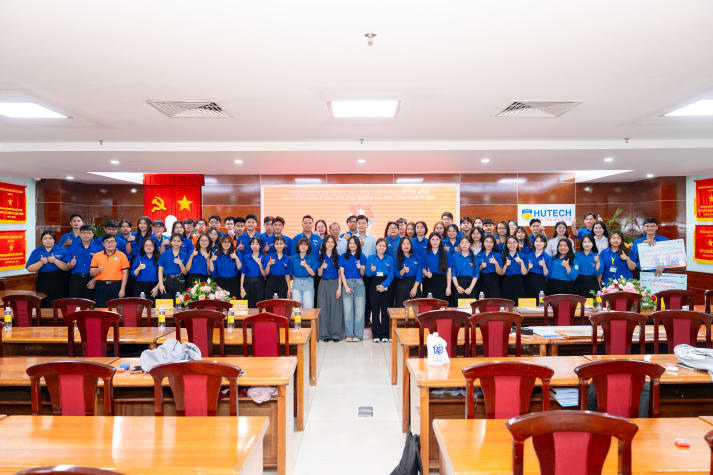 Lễ kết nạp Đoàn viên HUTECH: Bồi đắp lý tưởng, lan tỏa tinh thần trách nhiệm của tuổi trẻ 8