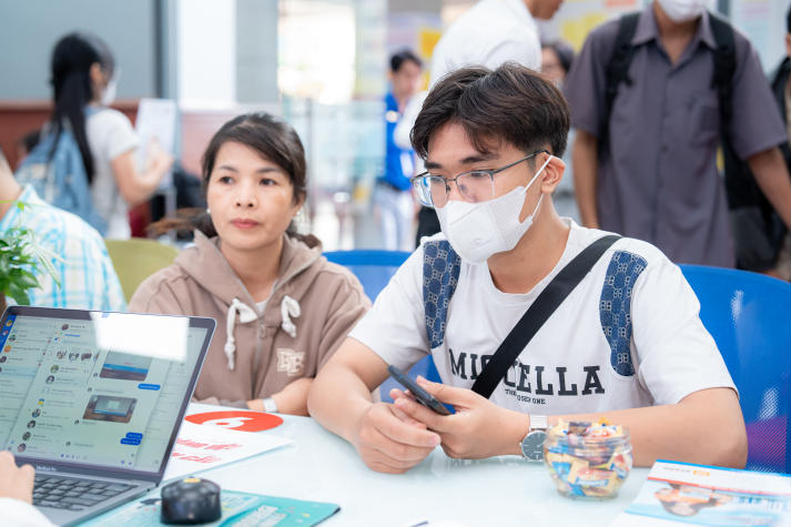 Tân sinh viên HUTECH đến trường nhập học từ sáng sớm 62