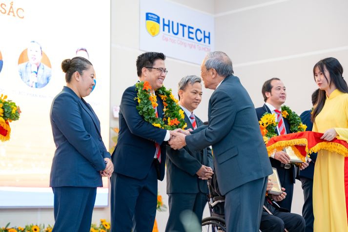 HUTECH ranks 8th out of 23 universities in Vietnam on the URAP 2024 world ranking 35