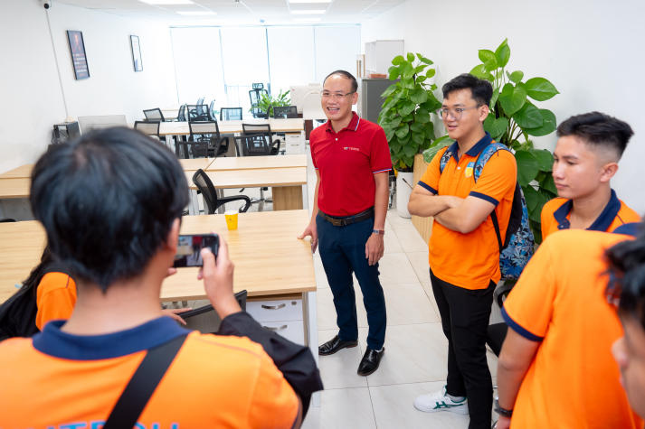 Sinh viên ngành Quản lý thể dục thể thao “đột nhập” Văn phòng đại diện VTV Times, khám phá thế giới truyền thông thể thao 25