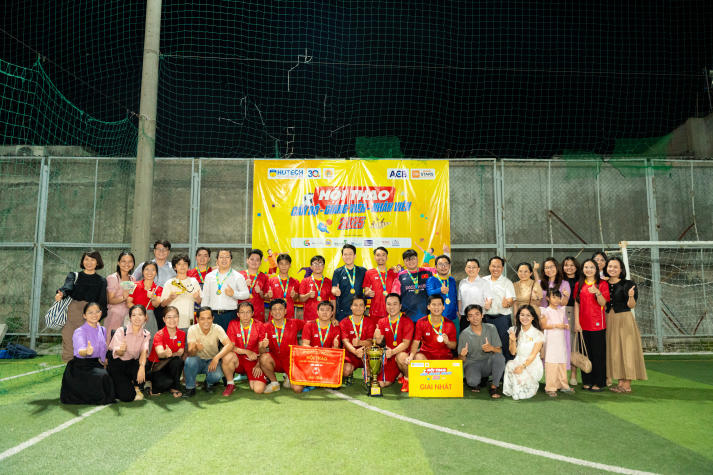 [Hội thao CB-GV-NV HUTECH 2025]: VPT-VPHĐT-P.NS-TT.KĐ-ĐBCL-B.TTr-TT.IT đăng quang ngôi vương Bóng đá nam 9