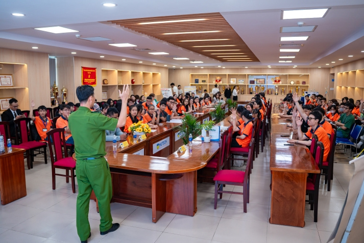 HUTECH-ers nâng cao bản lĩnh phòng tránh tệ nạn ma túy, mua bán người vào 13/6 tới 19