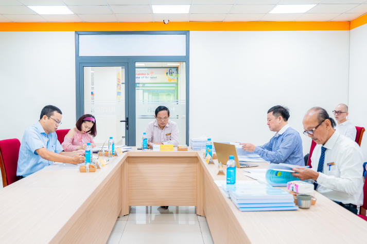 Nhiều giải pháp quản trị thực tiễn được trình bày tại buổi bảo vệ luận văn/đề án Thạc sĩ Quản trị kinh doanh 5