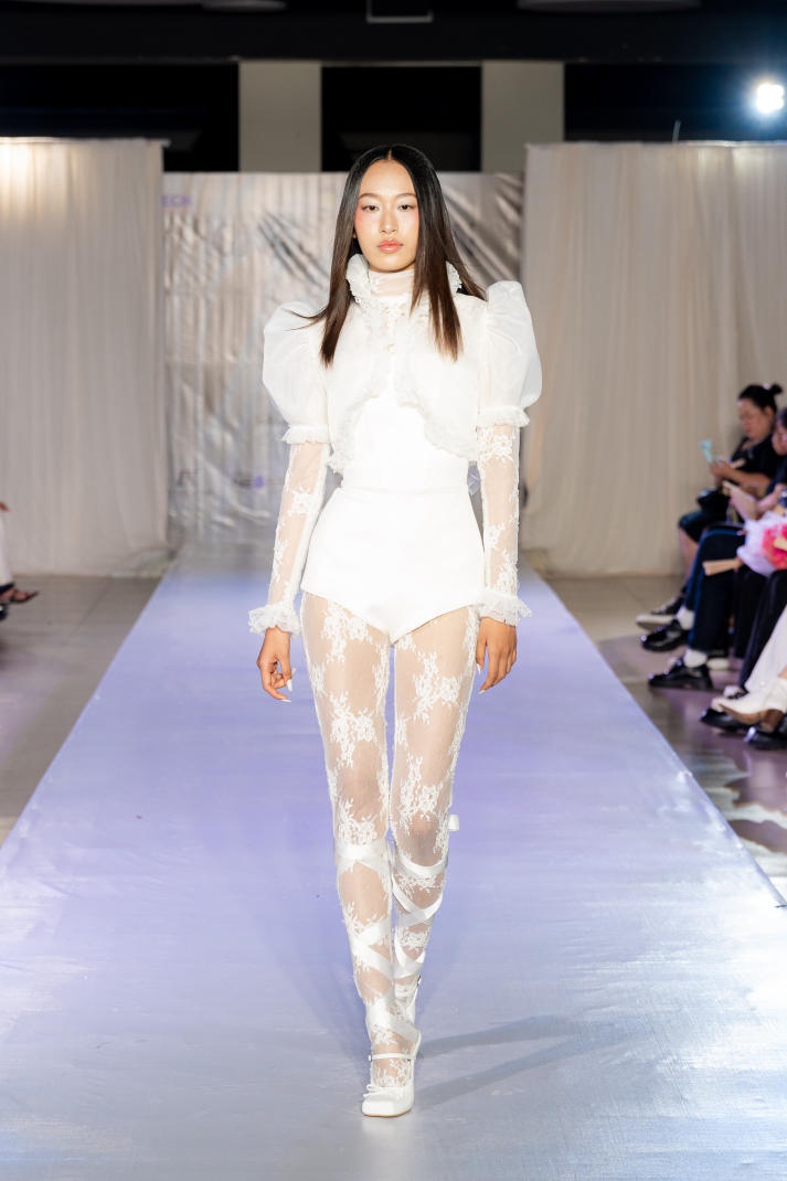 [Video] Sinh viên Thiết kế thời trang HUTECH “trình làng” loạt đồ án tốt nghiệp với nhiều ý tưởng độc đáo 468