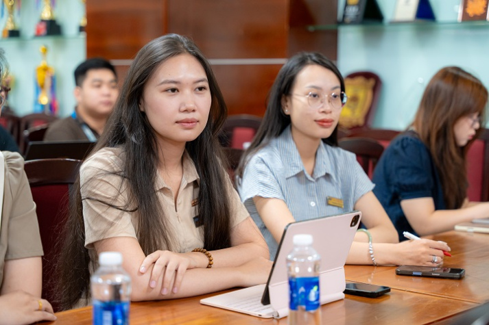 Nâng cao hiệu quả kỹ năng quản trị Website và truyền thông số cho thầy cô HUTECH 84