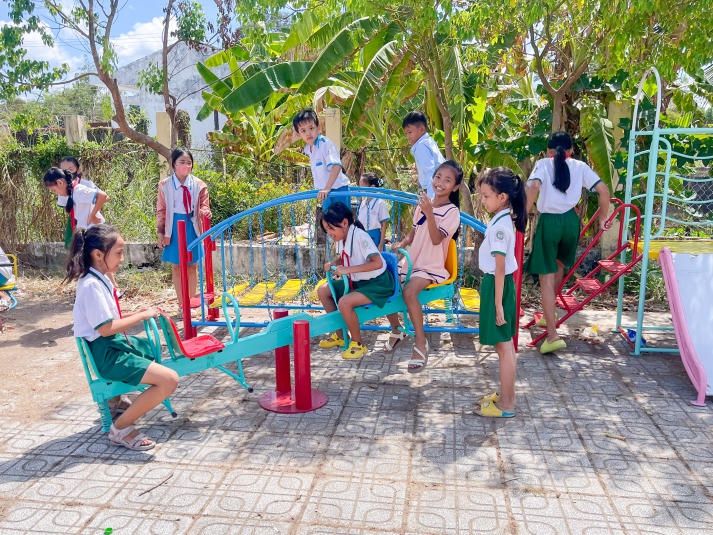 HUTECH bàn giao công trình Sân chơi thiếu nhi tại địa bàn xã Hoà Tân, TP. Cà Mau 66