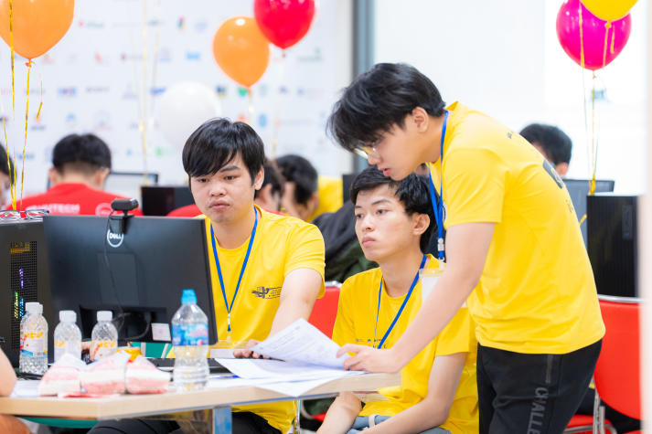 Chạm đến tri thức toàn cầu từ những diễn đàn học thuật không biên giới tại HUTECH 116