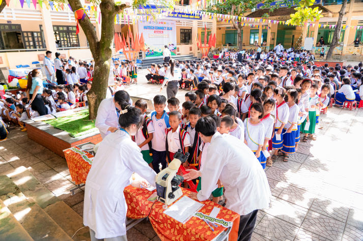 Sinh viên Khoa Dược nối dài hành trình 08 năm vì cộng đồng 127