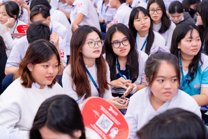 Sẵn sàng trước "giờ G", các sĩ tử 2k6 tự tin hoàn thành tốt kỳ thi tốt nghiệp THPT 56