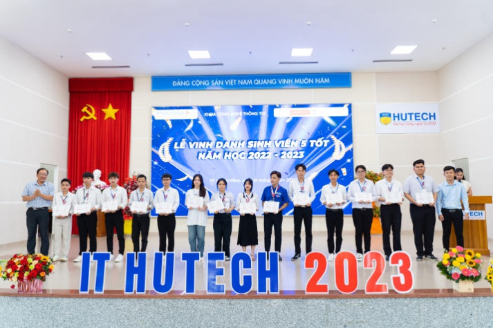 Khoa Công nghệ thông tin HUTECH tổng kết phong trào sinh viên và phát động phong trào năm học 2023-2024 141