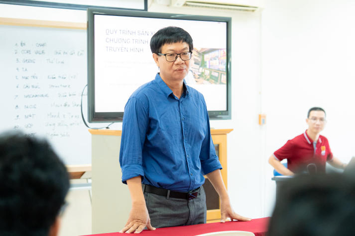 Sinh viên Quan hệ công chúng “bước vào hậu trường” sản xuất chương trình truyền hình trực tiếp tại HTV 19