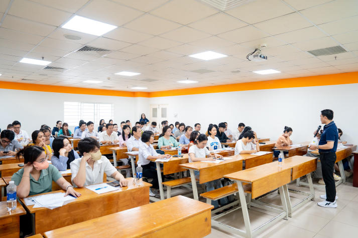 HUTECH tập huấn cán bộ coi thi: Sẵn sàng cho kỳ thi học kỳ 1A năm học 2025-2026 nghiêm túc, hiệu quả 9