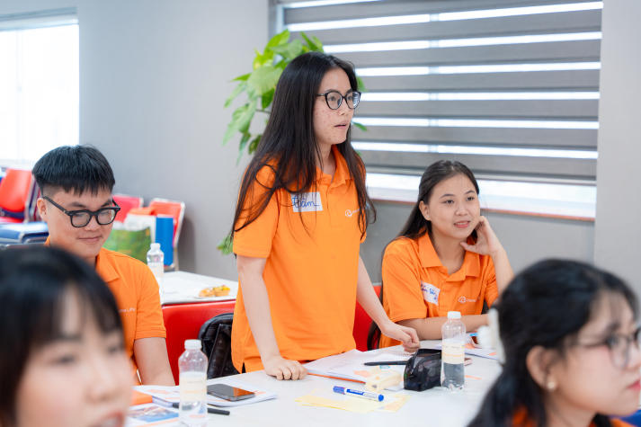 [Video] Sinh viên HUTECH tìm hiểu kiến thức ngành công nghệ tài chính cùng chuyên gia Hanwha Life 54