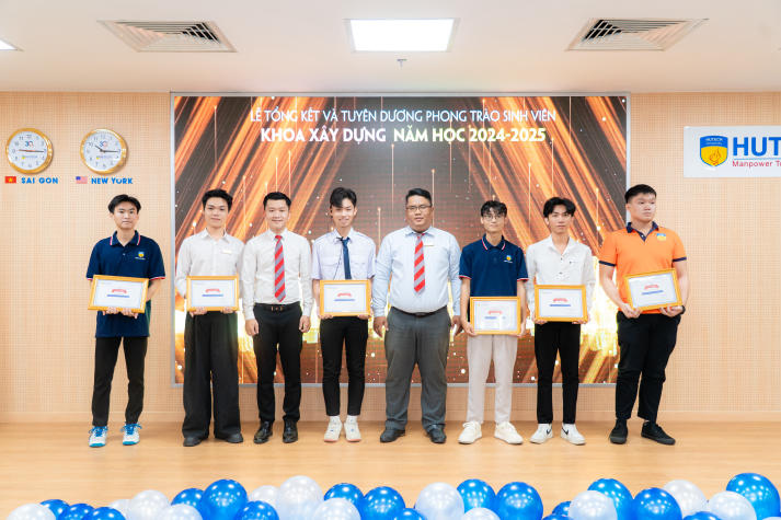 Dấu ấn một năm nỗ lực: Khoa Xây dựng tổng kết phong trào sinh viên và trao giải X-AWARD 2025 65