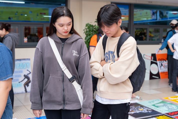 Sinh viên ngành Thiết kế đồ họa HUTECH trưng bày sản phẩm nghệ thuật chữ 66