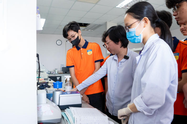 Tân binh Công nghệ sinh học trải nghiệm thực tiễn nghiên cứu tại Trung tâm Công nghệ sinh học TP.HCM 53