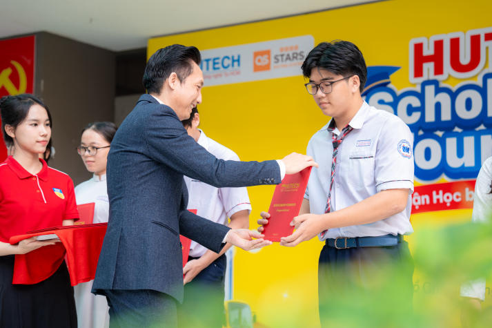 HUTECH Scholarship Tour 2026 ghi nhận sự ủng hộ tích cực từ các thầy cô THPT 27