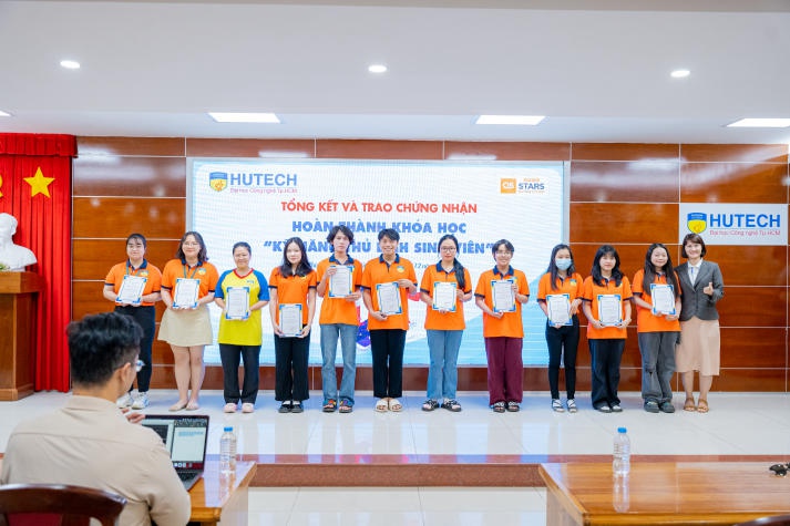 Hơn 200 sinh viên HUTECH hoàn thành khóa học “Kỹ năng thủ lĩnh sinh viên” 144