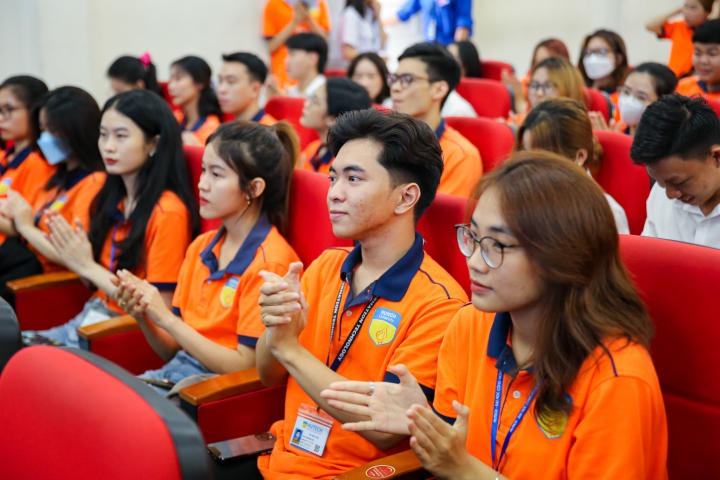 Khoa Marketing - Kinh doanh quốc tế tuyên dương 659 sinh viên tiêu biểu HKI năm học 2022 - 2023 77