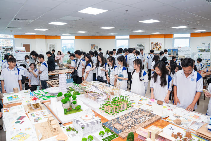 Vi vu HUTECH, đoàn học sinh tỉnh Trà Vinh khám phá “Đại học GenZ” 26