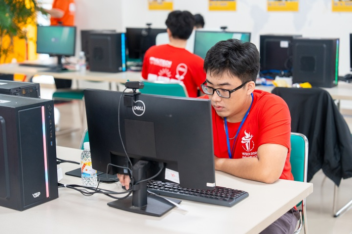 [Video] Nhìn lại những dấu ấn đặc biệt của kỳ thi OLP’25, OlpAI’25, Procon’25 và ICPC Asia HCMC 2025 tại HUTECH 36