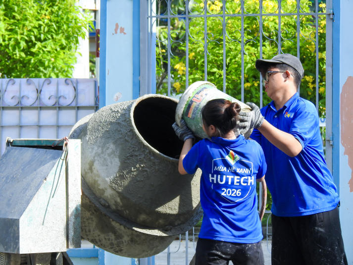 Sau 10 ngày ra quân, chiến sĩ HUTECH phủ xanh các mặt trận bằng những phần việc thiết thực 50