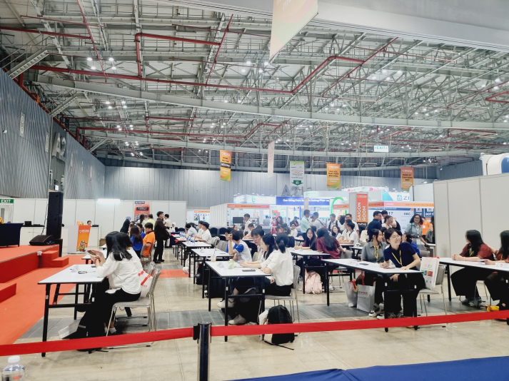 Sinh viên Khoa Thú y giành giải Ba VietStock Quest 2026 11