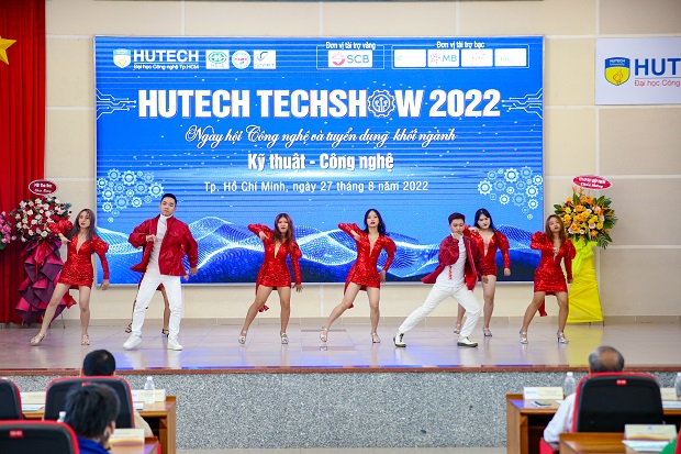 HUTECH TECHSHOW 2022: Gần 60 doanh nghiệp, 140 triệu đồng học bổng, 3.500 đầu việc cho sinh viên 38
