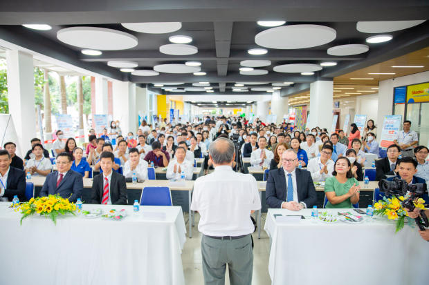 Sôi động Ngày hội tốt nghiệp và Kết nối doanh nghiệp Công nghệ thực phẩm - Xây dựng - Môi trường - Sinh học - Dược 201