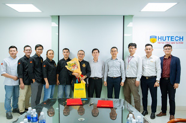 HUTECH cùng Hiệp hội Siêu đầu bếp Thế giới tại Việt Nam ký kết MOU và tổ chức biểu diễn ẩm thực 57