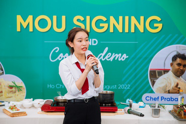 HUTECH cùng Hiệp hội Siêu đầu bếp Thế giới tại Việt Nam ký kết MOU và tổ chức biểu diễn ẩm thực 107