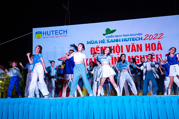 Mùa hè xanh HUTECH 2022: Tưng bừng Đêm hội văn hoá chiến sĩ tại Tiền Giang 119