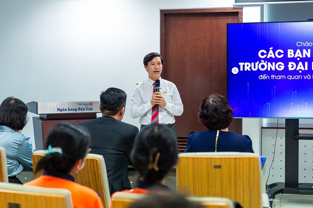 Sinh viên Khoa Luật HUTECH tìm hiểu cơ hội nghề nghiệp trong lĩnh vực tài chính tại Ngân hàng Bản Việt 41