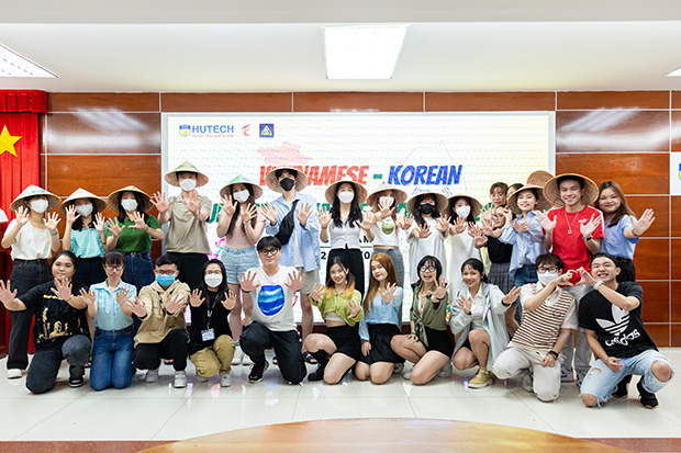 Sinh viên Khoa Tiếng Anh sôi nổi giao lưu văn hóa cùng bạn bè Hàn Quốc 150