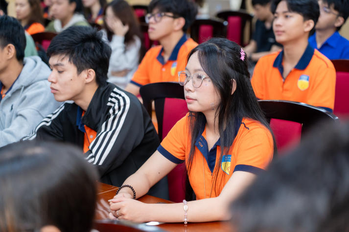 Đoàn viên HUTECH nâng cao kỹ năng làm chủ công nghệ trong kỷ nguyên số 23