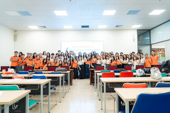 Sinh viên VKIT Khóa 21 trình làng loạt ý tưởng sáng tạo tại Triển lãm Poster 102