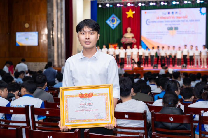 SINH VIÊN KHOA XÂY DỰNG ĐẠT GIẢI KHUYẾN KHÍCH TẠI OLYMPIC CƠ HỌC 2025 33