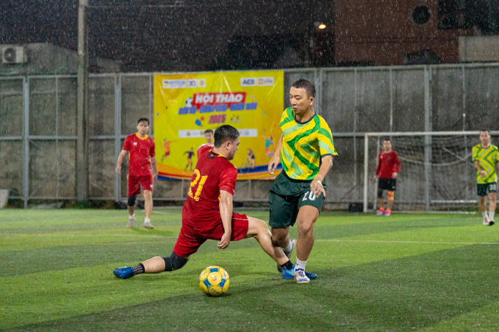 [Hội thao CB-GV-NV HUTECH 2025]: Rực lửa với những cuộc rượt đuổi tỷ số bộ môn Bóng đá nam 110