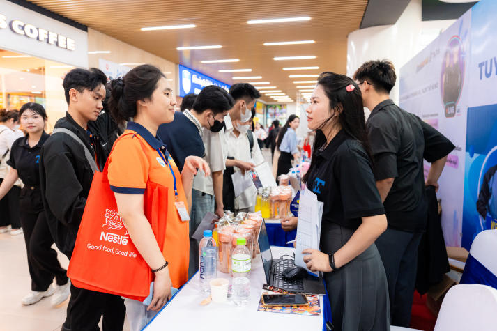 Doanh nghiệp đa quốc gia “đổ bộ” HUTECH International Job Fair 2025, mở ra hàng ngàn cơ hội nghề nghiệp cho sinh viên 81