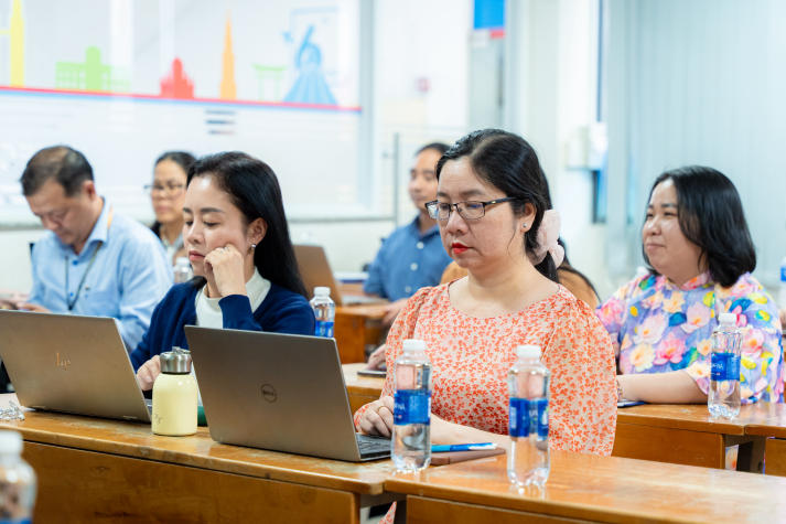 Ứng dụng trí tuệ nhân tạo (AI) - Bước chuyển mình trong nghiên cứu khoa học lĩnh vực Du lịch tại HUTECH 58