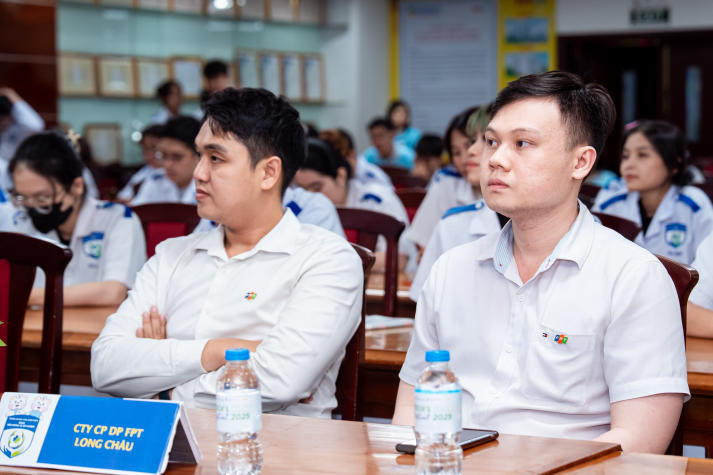 [Video] Lễ khởi động học kỳ bệnh viện: Dấu mốc khởi đầu hành trình thực tập của sinh viên Khoa Điều và Xét nghiệm HUTECH 37